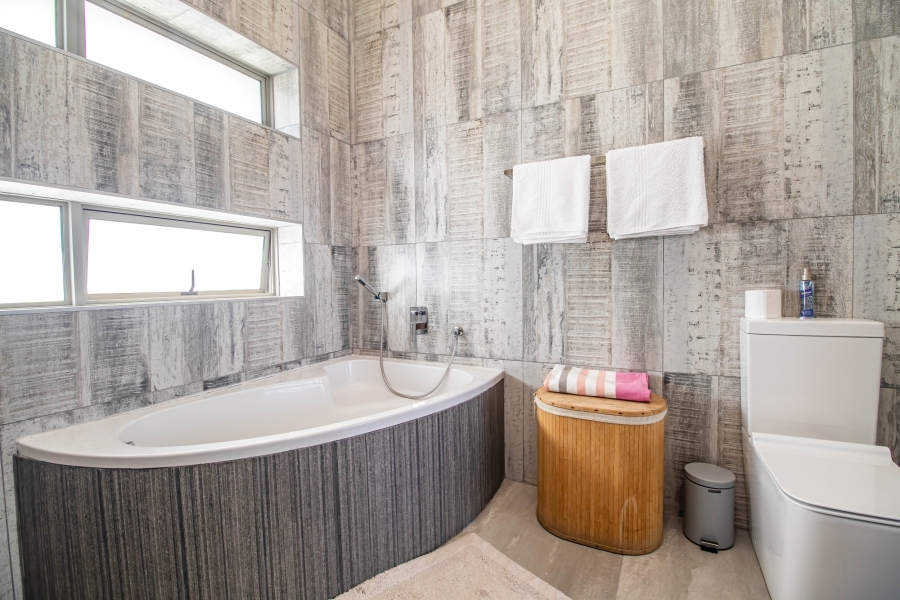 4 Bedroom Property for Sale in Oubaai Western Cape